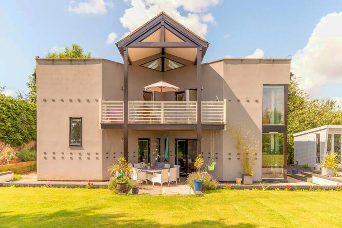 4 Bedroom Detached House For Sale In Big Green, Warmington, Peterborough, PE8