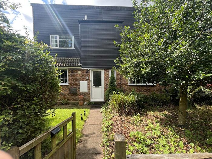 3 Bedroom House To Rent In Dicket Mead, Welwyn, AL6
