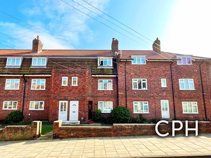 3 Bedroom Flat For Sale In Longwestgate, Scarborough, YO11