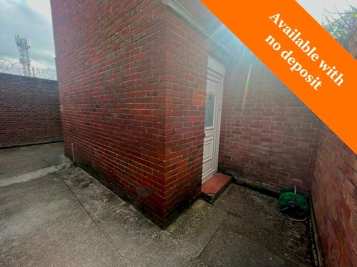 3 Bedroom Flat To Rent In No Deposit Option Sholing, Southampton, SO19