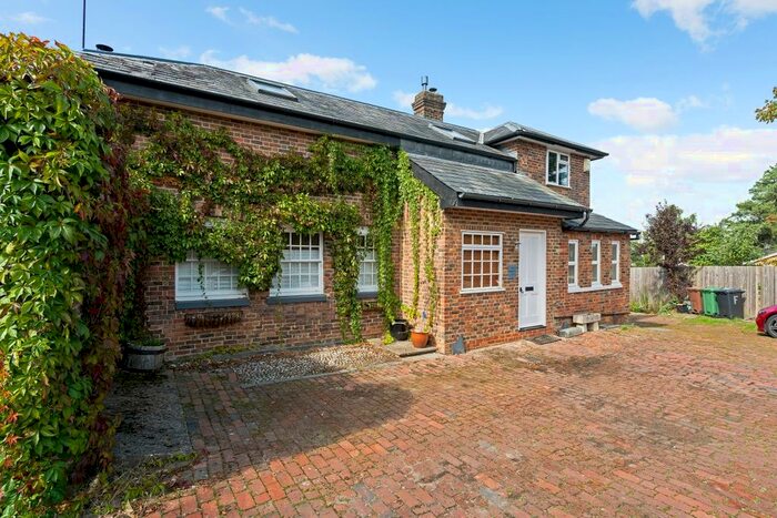 5 Bedroom Detached House To Rent In Sandrock Road, Tunbridge Wells, TN2