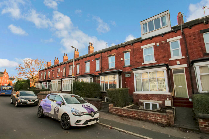 6 Bedroom Terraced House To Rent In Newport Mount, LS6