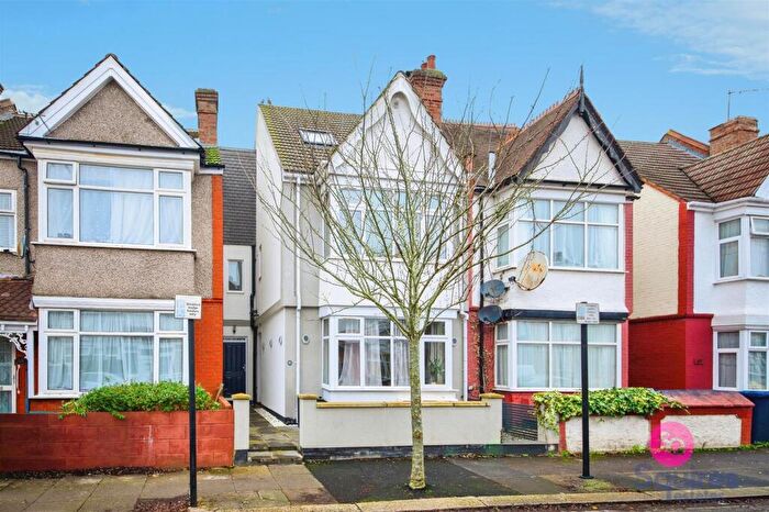 2 Bedroom Flat For Sale In Dartmouth Road, London, NW4