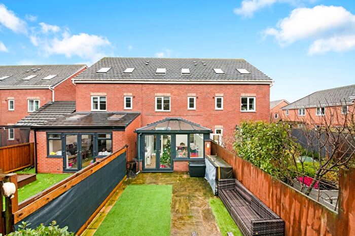 4 Bedroom Town House For Sale In Heathercliff Way, Penistone, S36