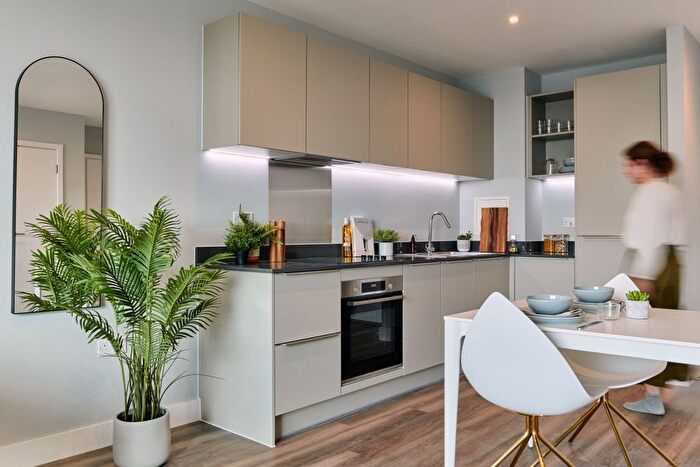 1 Bedroom Flat To Rent In Lionel Road South, Kew, TW8