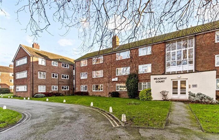 2 Bedroom Flat For Sale In The Boulevard, Worthing, BN13