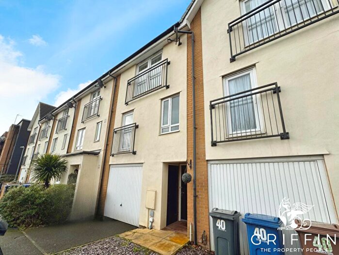 4 Bedroom Town House To Rent In Schoolfield Way, West Thurrock, RM20