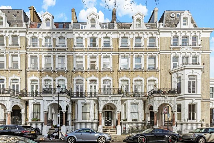 2 Bedroom Apartment To Rent In Redcliffe Square London, SW10