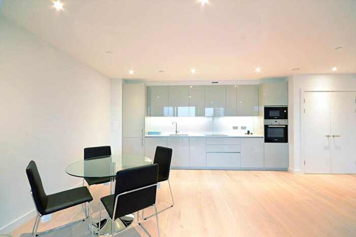 2 Bedroom Flat To Rent In Deacon Street, Elephant And Castle, SE17