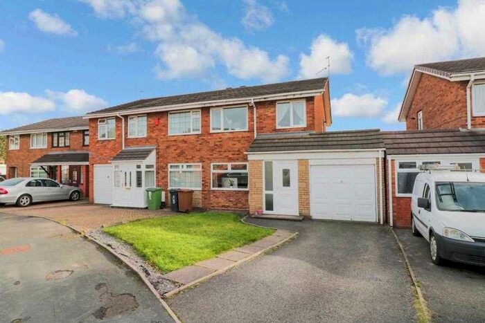 3 Bedroom Semi-Detached House To Rent In Dalton Road, Walsall, WS2