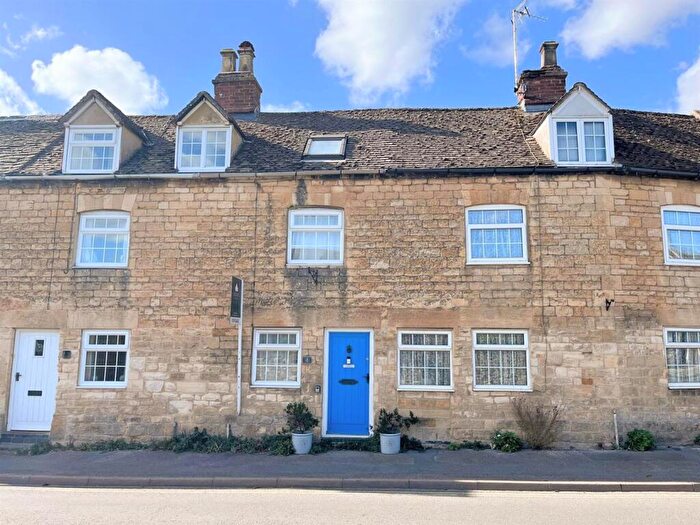 2 Bedroom Cottage For Sale In Sudeley View, Winchcombe, Cheltenham, GL54