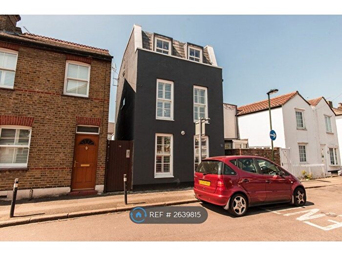 4 Bedroom Detached House To Rent In May Road, Twickenham, TW2