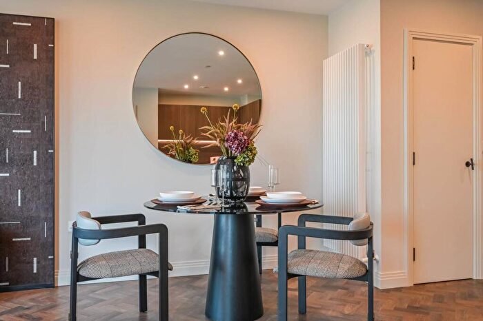 1 Bedroom Flat For Sale In Queens Cross, Royal Docks, E16