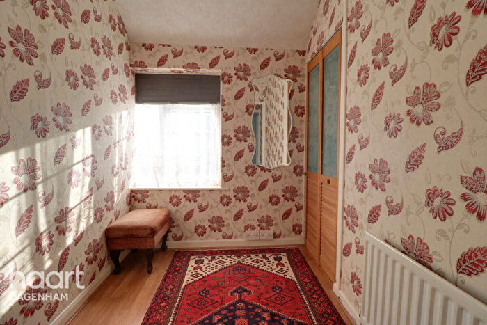 2 Bedroom End Of Terrace House For Sale In Ivyhouse Road, Dagenham, RM9