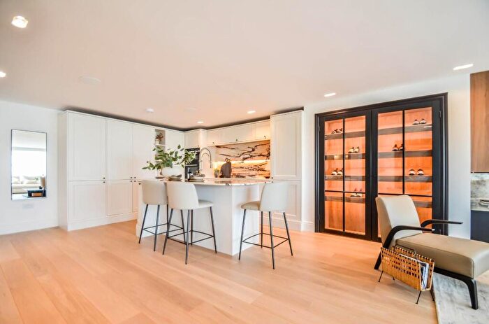 2 Bedroom Flat For Sale In The Ridgeway, Westcliff-On-Sea, SS0