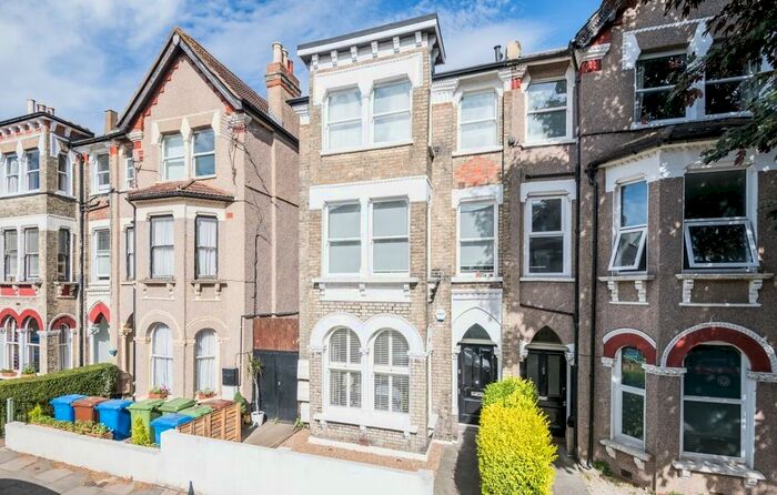2 Bedroom Flat To Rent In Oakhurst Grove, London, SE22