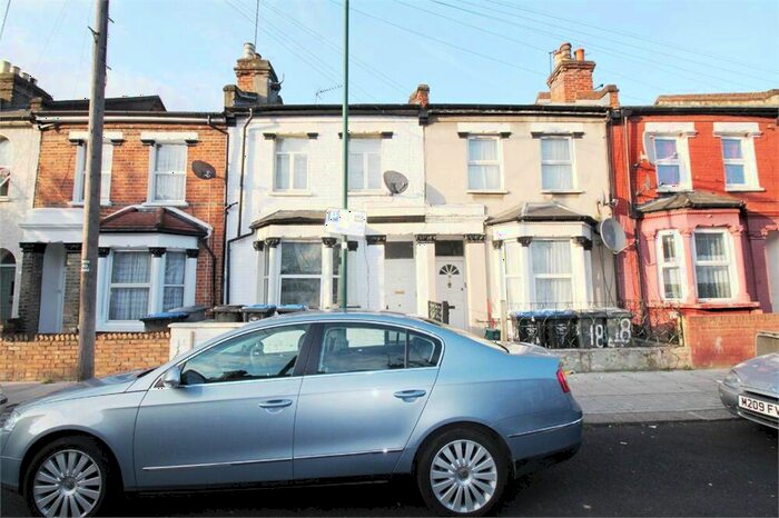 2 Bedroom Flat To Rent In Denzil Road, London, NW10