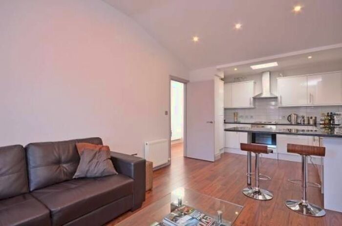 2 Bedroom Flat To Rent In Weymouth Mews, Marylebone, W1G