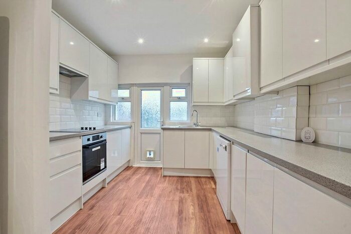 3 Bedroom Terraced House To Rent In Boundary Road, London N22