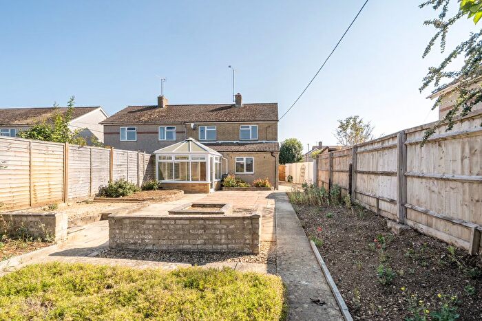 3 Bedroom Semi-Detached House For Sale In Gassons Road, Lechlade, GL7