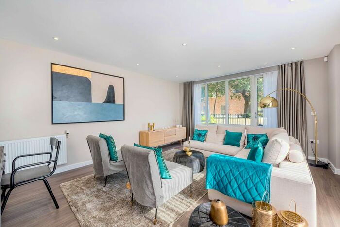 3 Bedroom Flat To Rent In Bollo Bridge Road, Acton, London, W3