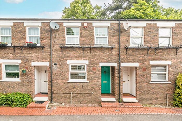 2 Bedroom Property For Sale In Chestnut Close, West Norwood, SW16