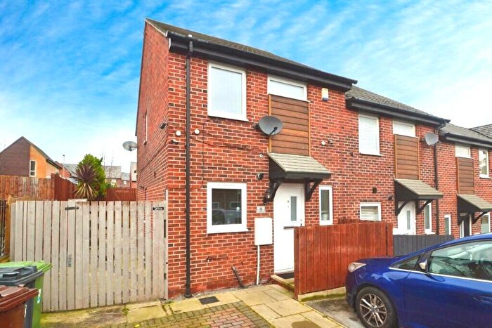 2 Bedroom Detached House To Rent In Oaklands Street, Leeds, West Yorkshire, LS8