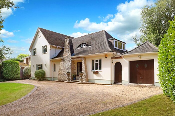 4 Bedroom Detached House For Sale In Bangors Road South, Iver, Buckinghamshire, SL0