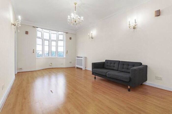 2 Bedroom Flat To Rent In Grove End Gardens, London, NW8