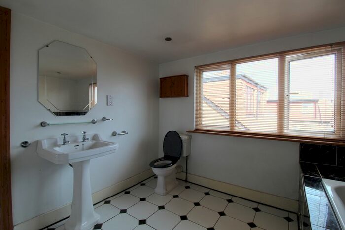 4 Bedroom Semi-Detached House To Rent In Malden Road, Cheam, Sutton, SM3