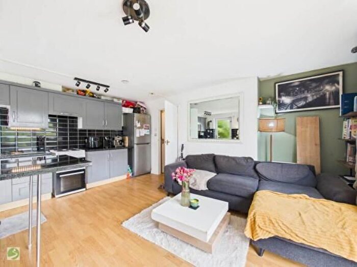 1 Bedroom Flat To Rent In Goonwartha Road, Looe, PL13