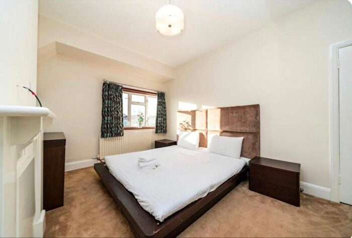 3 Bedroom Maisonette To Rent In Grand Parade, Forty Avenue, Wembley, HA9