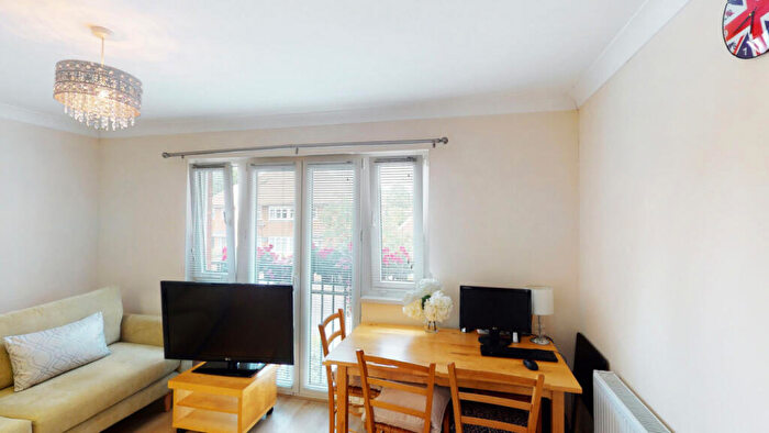 1 Bedroom Flat For Sale In Duvall Court, Merton Road, Slough, SL1