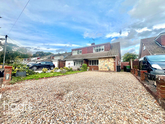 3 Bedroom Detached Bungalow For Sale In Huntingdon Close, Broxbourne, EN10