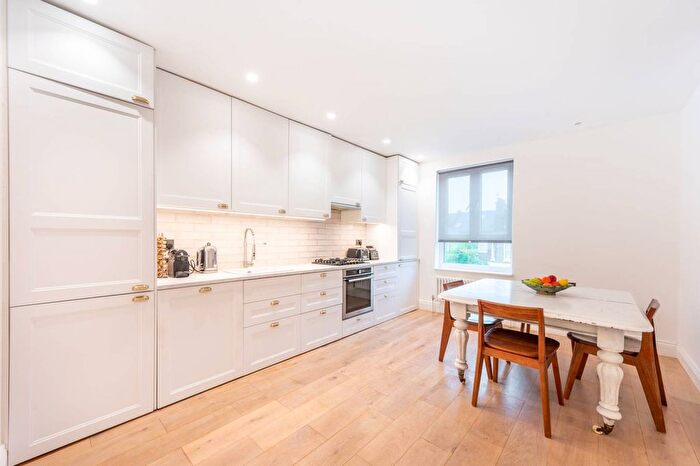 3 Bedroom Flat For Sale In Buchanan Gardens, Kensal Green, London, NW10