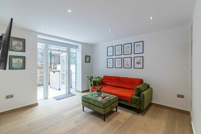 3 Bedroom Flat To Rent In Ebury Bridge Road, Pimlico, SW1W