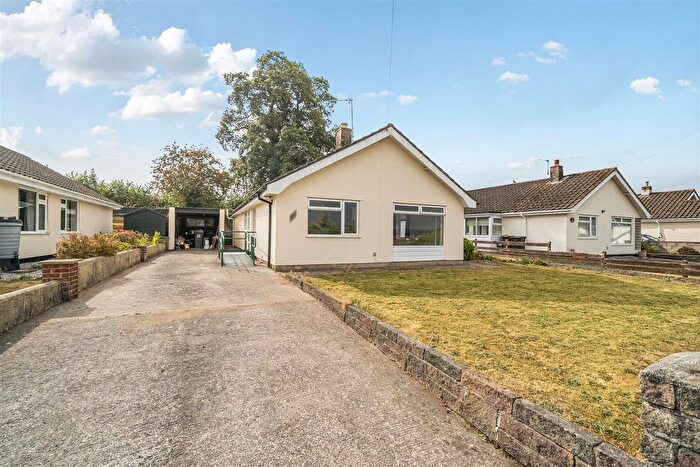 3 Bedroom Bungalow For Sale In Lansdowne Park, Totnes, TQ9