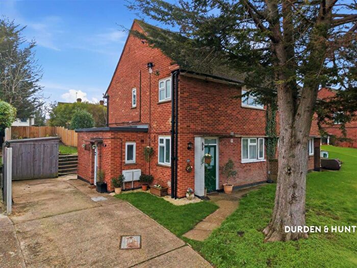 1 Bedroom Flat For Sale In Langham Crescent, Billericay, CM12