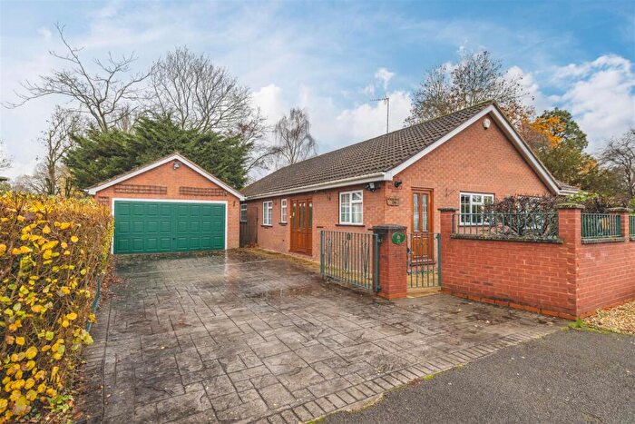 3 Bedroom Detached Bungalow For Sale In Woodland Avenue, Windsor, SL4