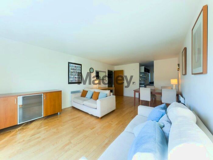 2 Bedroom Flat To Rent In Royal Oak Yard, London, SE1