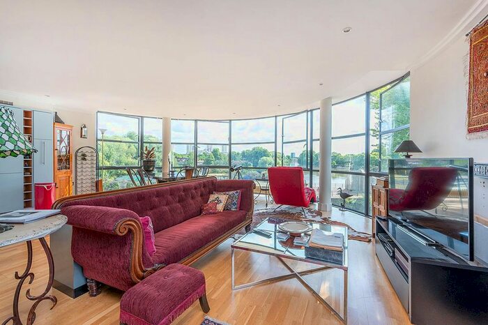 2 Bedroom Flat To Rent In Point Wharf Lane, Brentford, TW8