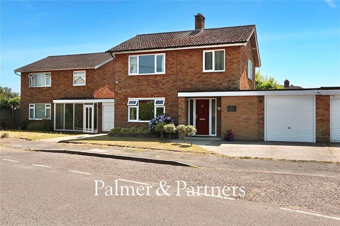 3 Bedroom Link Detached House For Sale In Clifton Wood, Holbrook, Suffolk, IP9
