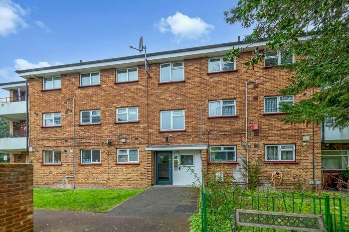 2 Bedroom Flat To Rent In Watt House, Knee Hill, London, SE2