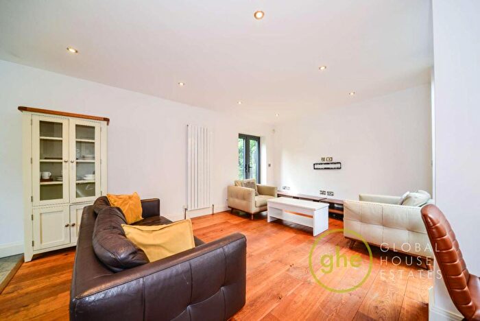 3 Bedroom House To Rent In Rushgrove Mews, Woolwich, London, SE18