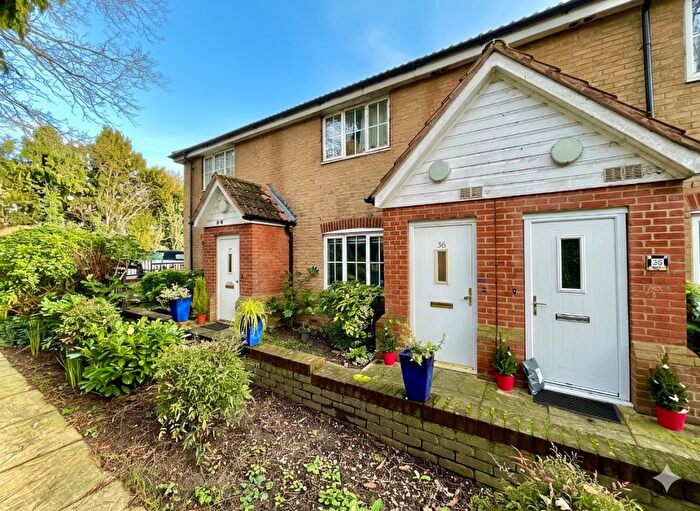 1 Bedroom Ground Maisonette For Sale In Wensleydale, Luton, Bedfordshire, LU2