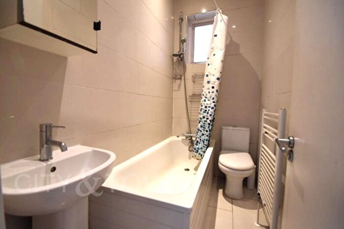 2 Bedroom Apartment To Rent In Lordship Road, London, N16