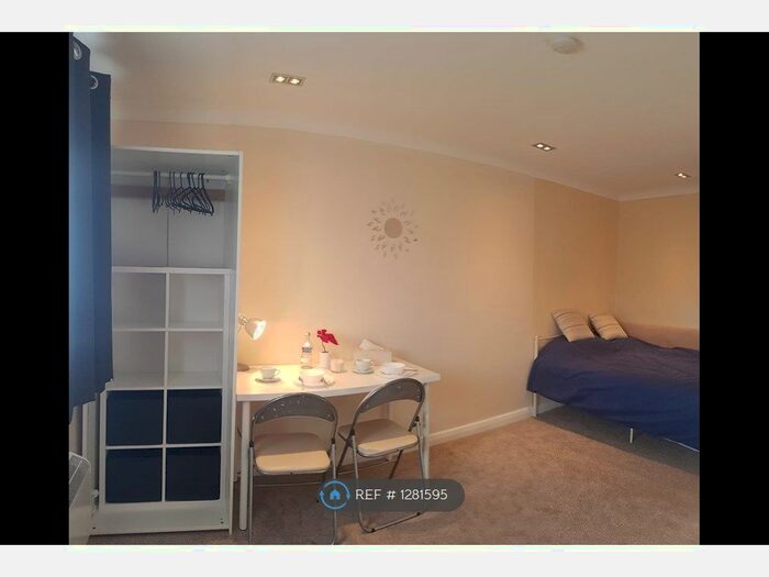 Studio To Rent In Station Road, Egham TW20