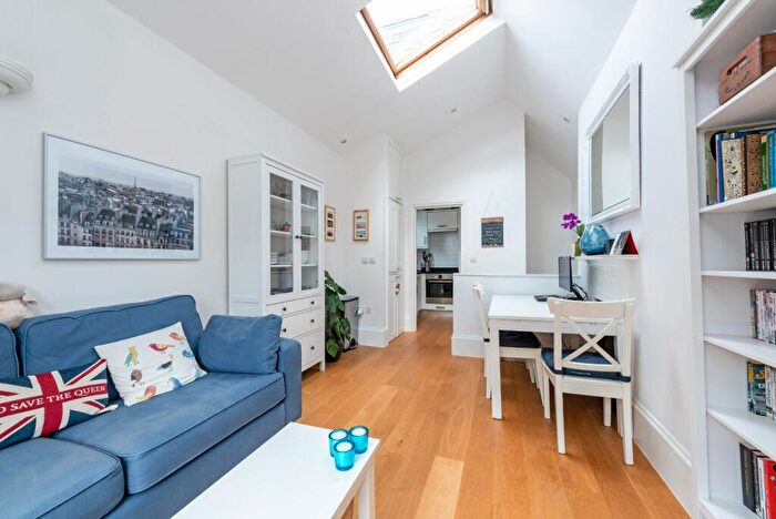 1 Bedroom Apartment To Rent In Battersea Rise, SW11