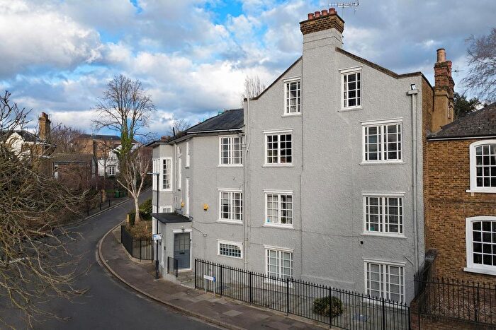 3 Bedroom Flat For Sale In West Hill, Harrow, HA2