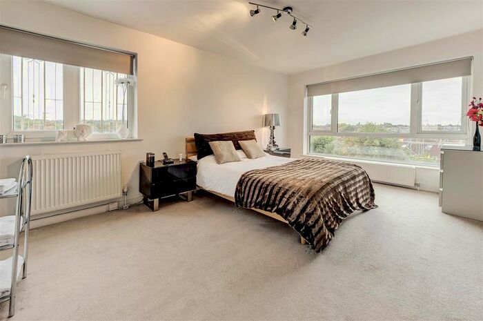 3 Bedroom Flat To Rent In Temple Fortune Lane, Hampstead Garden Suburb, NW11